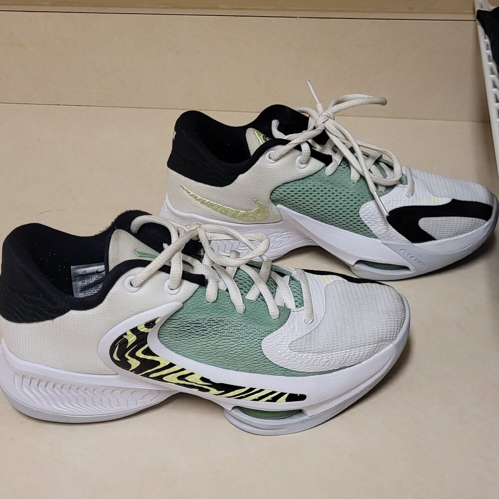 Giannis Freak 4 Big Kids' Basketball Shoes